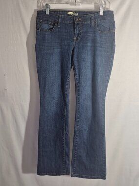 Old Navy Diva Jeans, 5-pockets, metal button plus zipper, flared cuffs, size 6